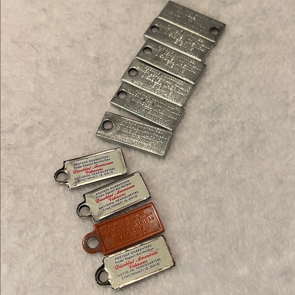Vintage Disabled Veterans Illinois License Plate Keychains 1960-75 - Picture 5 of 5
